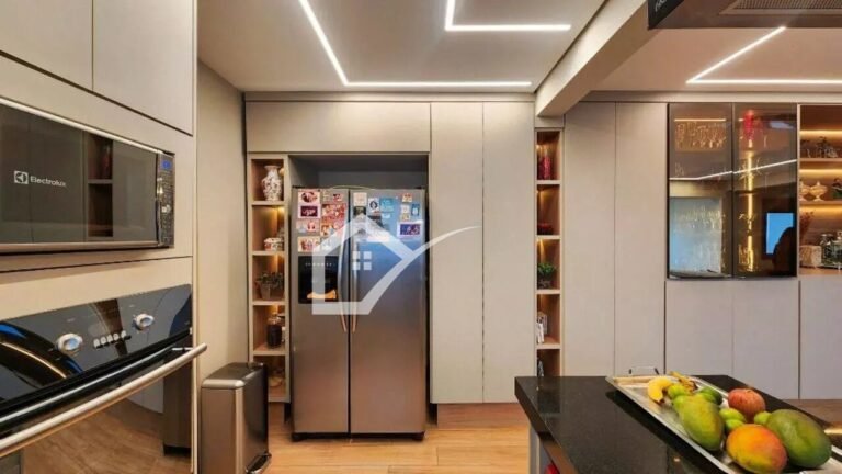 Cozinha de apartamento com 3 dormitórios à venda, 128 m², na Vila Gilda. em Sto André