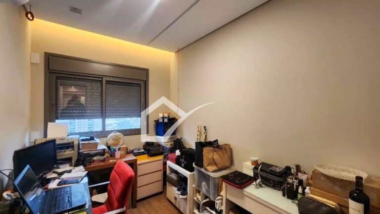 Quarto de apartamento com 3 dormitórios à venda, 128 m², na Vila Gilda. em Sto André