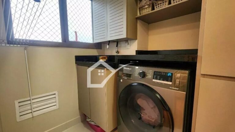 Área de serviço de apartamento com 3 dormitórios à venda, 128 m², na Vila Gilda. em Sto André