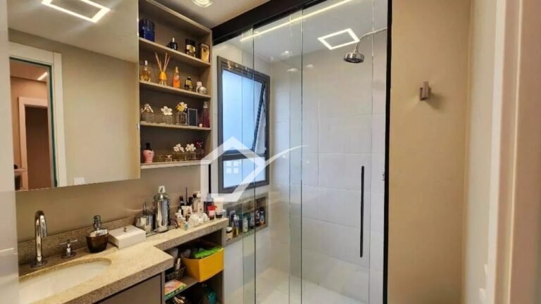 Área de serviço de apartamento com 3 dormitórios à venda, 128 m², na Vila Gilda. em Sto André