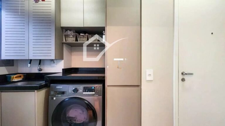 Área de serviço de apartamento com 3 dormitórios à venda, 128 m², na Vila Gilda. em Sto André