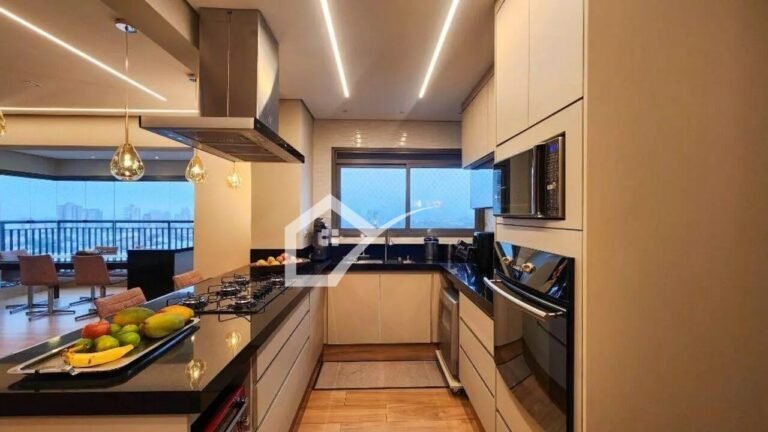 Cozinha de apartamento com 3 dormitórios à venda, 128 m², na Vila Gilda. em Sto André