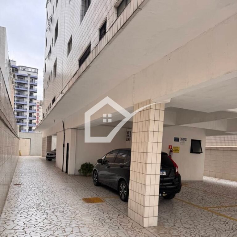 Garagem apartamento à venda (46m²), 100 metros da praia, 1 quarto, 1 vaga