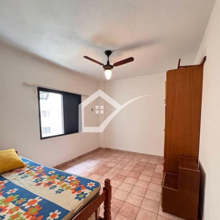 Quarto apartamento à venda (46m²), 100 metros da praia, 1 quarto, 1 vaga